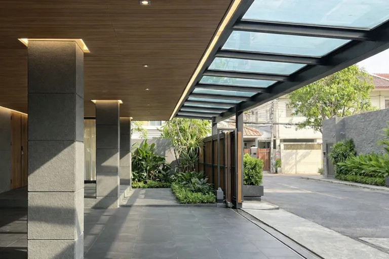 ต่อเติมลานจอดรถด้วย แผ่นกัดสาดโปร่งแสง ทีรูป(TROOF)